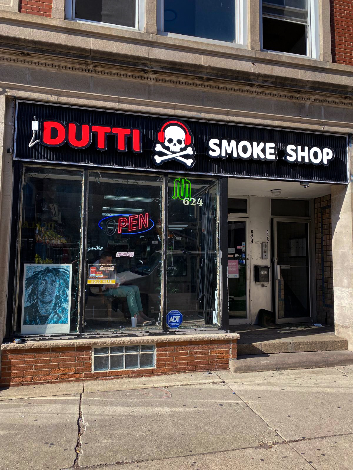 Dutti Smoke Shop – Eye-catching illuminated channel letters featuring bold lettering and a custom skull logo